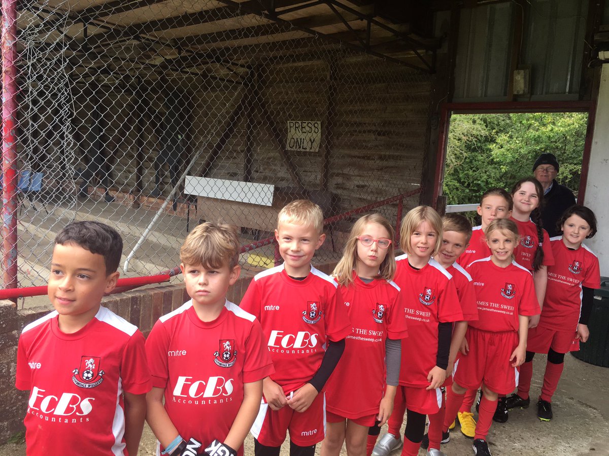 twladiesfc's tweet photo. Our U9 and U10 girls joined The boys U8s as mascots at Tunbridge Wells FC today! They loved every minute of it! @TWYFCfundraise @TWFCsupporters https://t.co/seHwkkO4nR