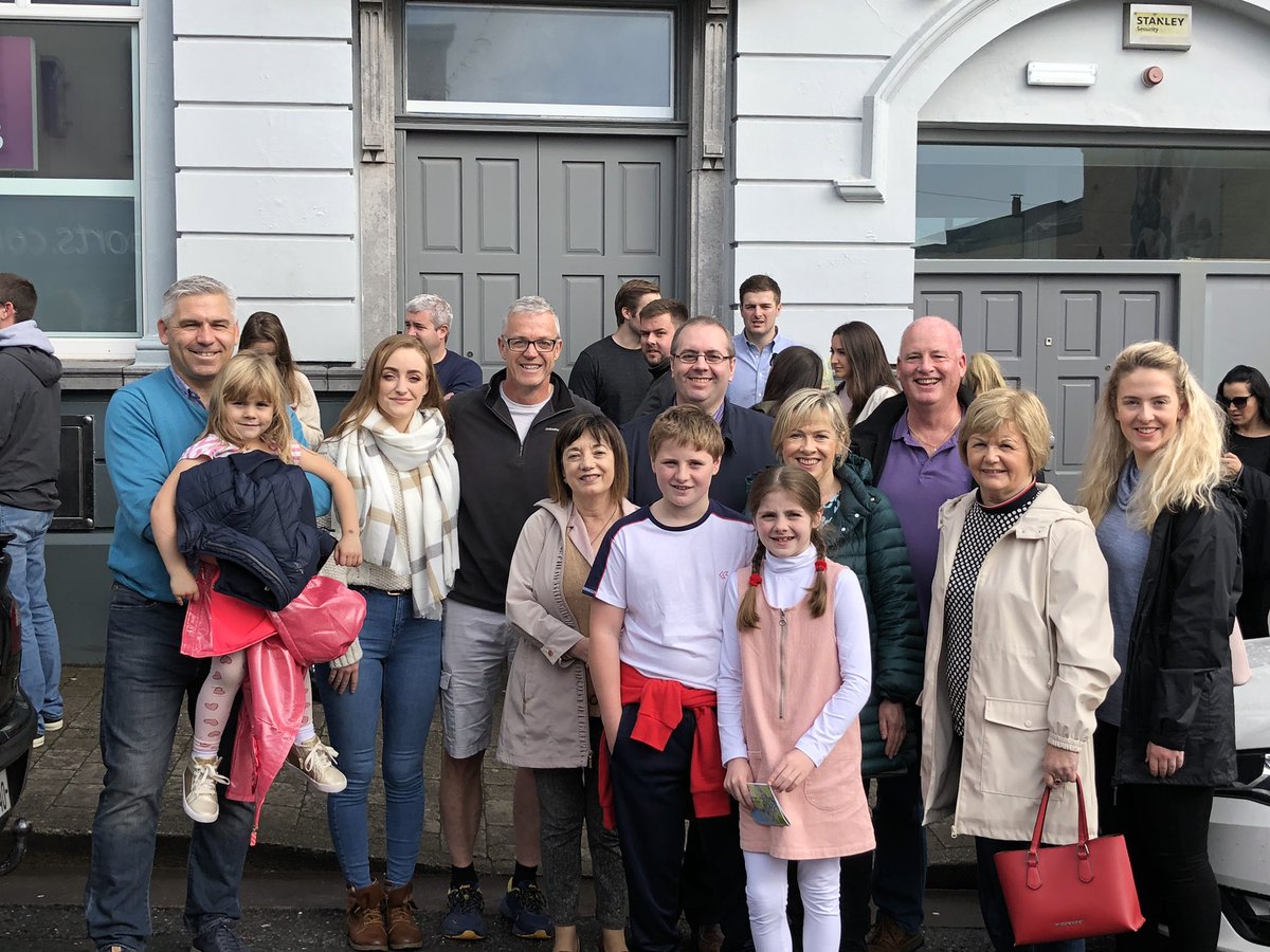 sean_collum's tweet photo. Fantastic day at Dingle Food Festival. Big thanks to all the staff from across AIB North Kerry who joined us on the trail. Fab food, great atmosphere and weather held out too !! Well done to the organizing committee. #Dinglefoodfest 
@colmcooper13 @Jamesod7 @KieranCons https://t.co/pJ4ft41ADy