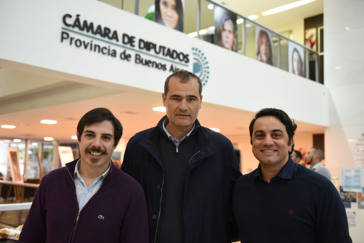 GEscuderoLP's tweet photo. ACERCAR LA CULTURA A TOD☀️S

Participamos de la inauguración de la muestra colectiva "Calle" de la Escuela de fotografía #EspacioF. La pueden visitar en el Anexo de la HCD hasta el 18 de octubre.

Felicitaciones Emanuel, Fabián y a todo el equipo. 

#LaPlata https://t.co/rp9UWgHKfN