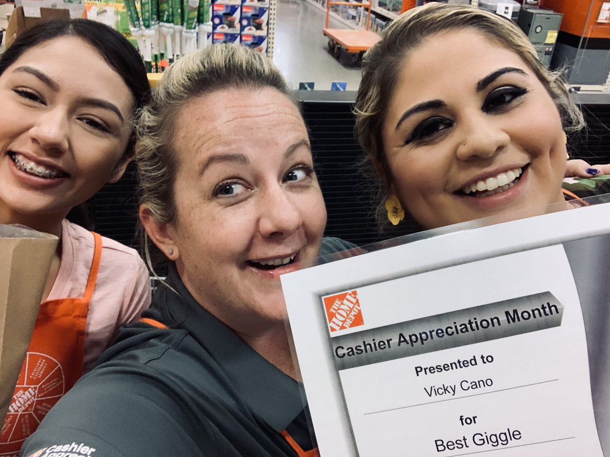 KaseyCardenas77's tweet photo. Having fun with some of my girls. And she really does have the best giggle! #CAM220 @PatriciaTX4ever @Augie_Quintero @LMcmilian @jreed4401 @Jamie02313522 https://t.co/GhhR6OG69A