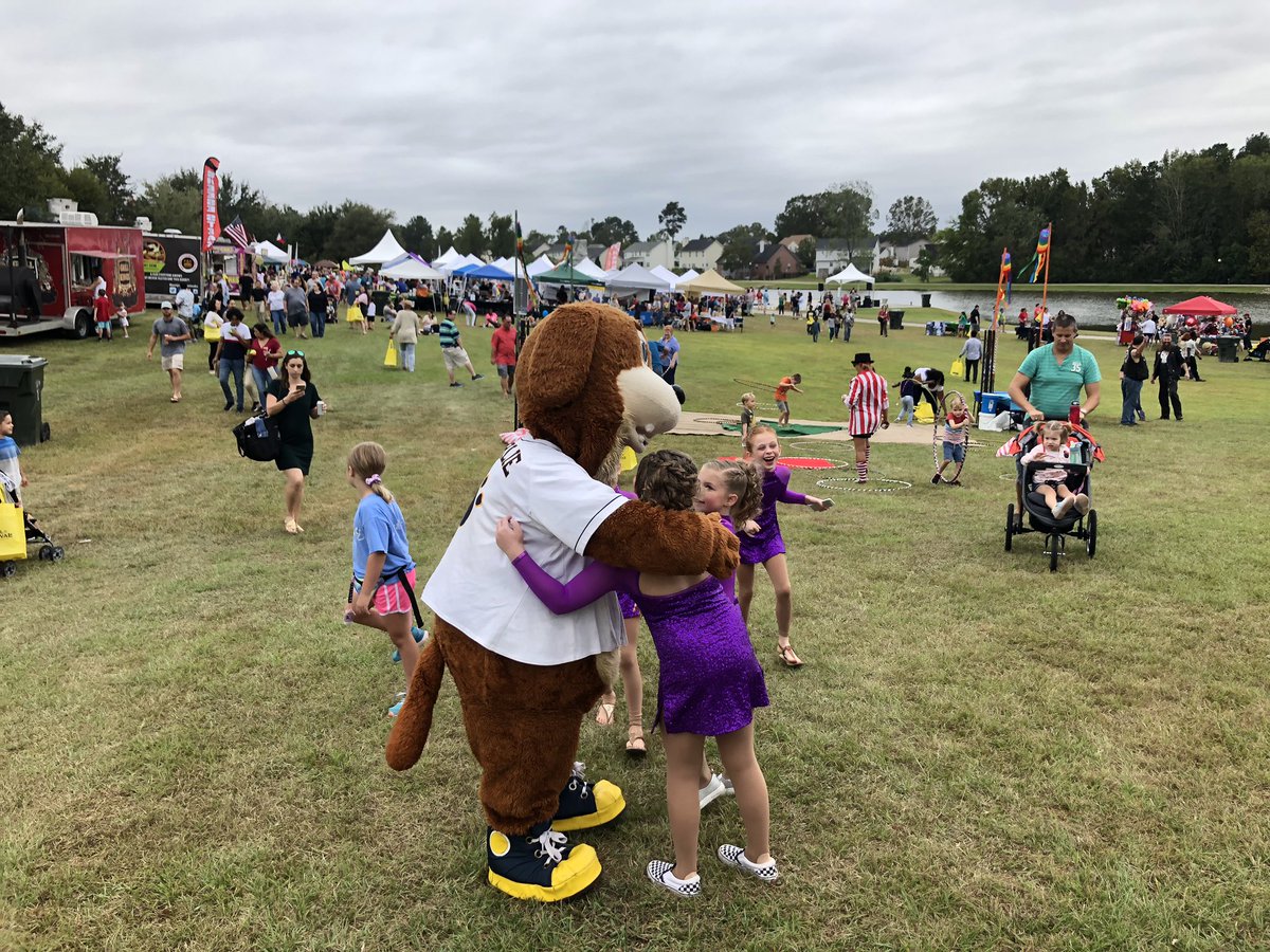 CharlieRiverDog's tweet photo. Such a fun morning at the @GooseCreekSC Fall Festival! Thanks for having me out!!! https://t.co/cfMRWBP3eK