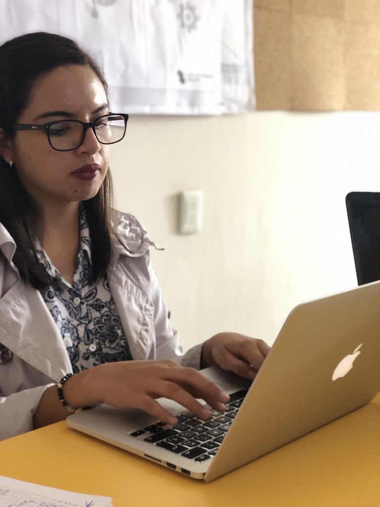 Analizando textos con Python. #DataScience #másMujeresTech 👩🏻‍💻