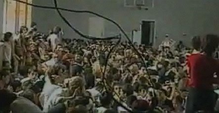 不良将校 グロ閲覧注意 04年9月1日に起きたベスラン学校占拠事件を調べてた 当時自分は中学2年生 テレビのニュースで報道されてた映像に釘付けだった 特殊部隊突入直後に全裸で逃げてくる子供たちの姿は今でも忘れられない ところで行方不明 不良将校 グロ閲覧注意 04年9月1日に起きたベスラン学校占拠事件を調べてた 当時自分は中学2年生 テレビのニュースで報道されてた映像に釘付けだった 特殊部隊突入直後に全裸で逃げてくる子供たちの姿は今でも忘れられない ところで行方不明