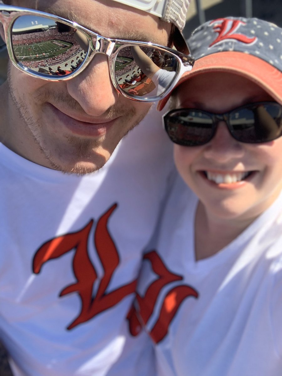 Ashlea_Doyle's tweet photo. #SatterdayIsForTheBirds #GoCARDS #L1C4 #OurHappyPlace #MrandMrs #MatchingShirts 🦋 🐝 🥊 #ReppinTheGOAT #TheVille #ThatReflectionTho ❤️ https://t.co/3ImlPFZtY6