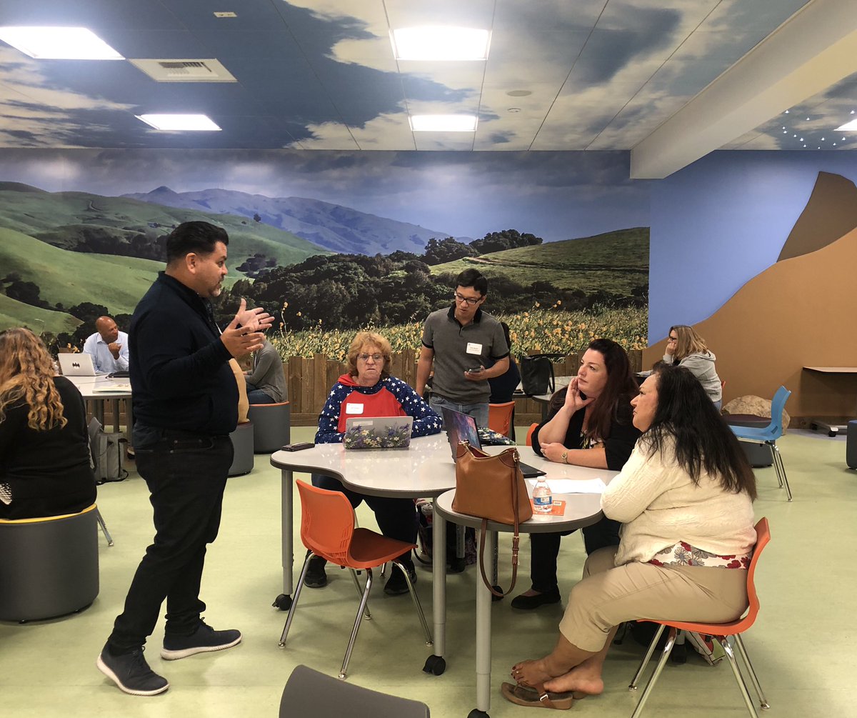 BUSDFuentes's tweet photo. Learning about digital storytelling & @AdobeSpark with @TheTechProfe #BTechE #playlearnshare @BerryessaUSD #pathwaytothefuture https://t.co/DRSOMNanpT