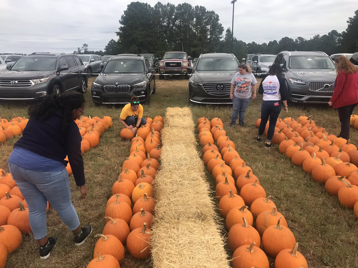 NobleEduInit's tweet photo. @ByronErnest took the #NEI3DLeadership participants to the pumpkin patch to get pumpkins and now they are carving to the theme of “The Truths That Frustrate Me”. 🎃 We believe in innovative and out of the box 📦 professional development. 🎃 #LeadershipDevelopment https://t.co/bmPgwnBr52