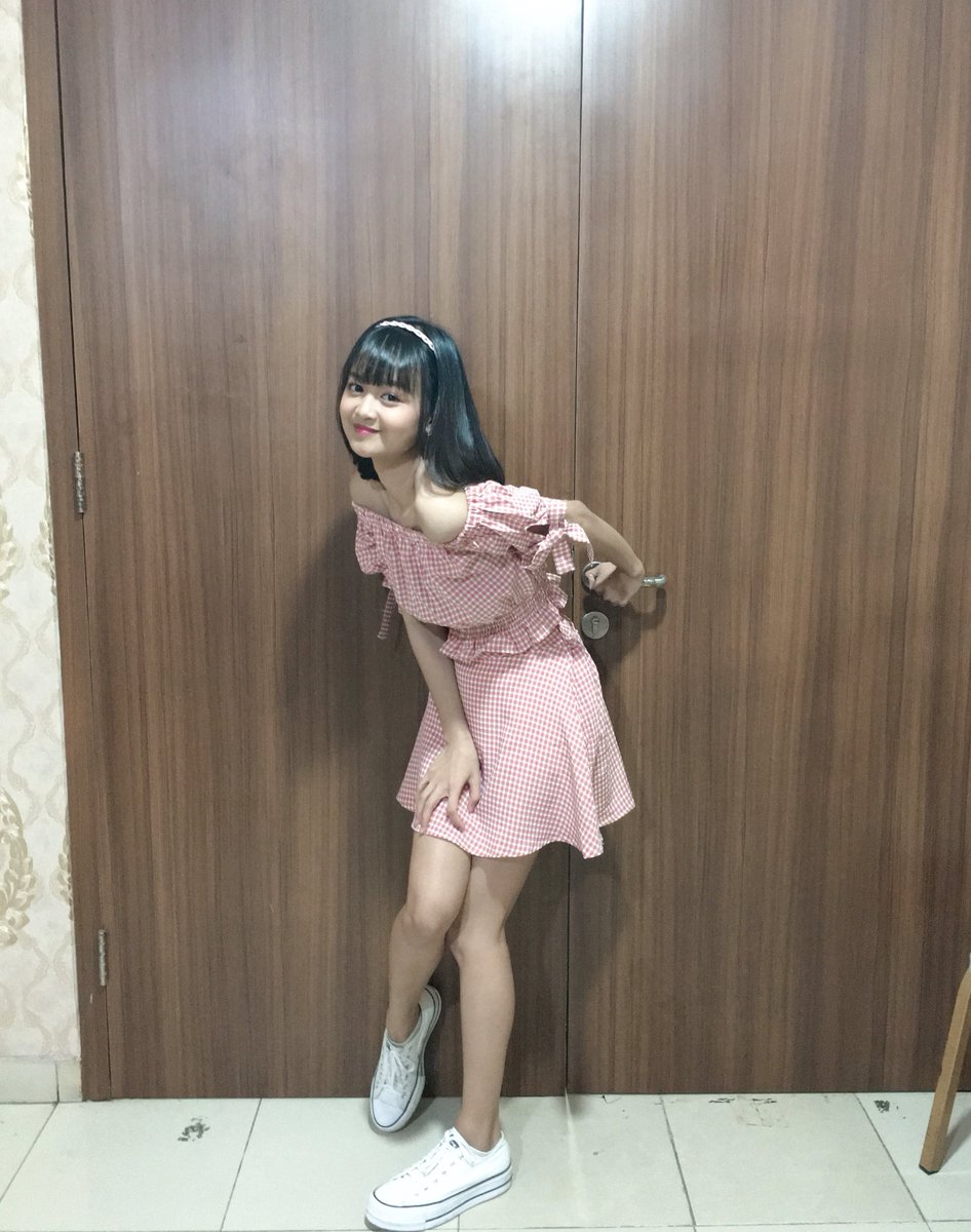 dianiamalia_r's tweet photo. ありがとうございました ! Thank you so much for all of your supports ~ 愛してる ! 💙  #HargailahProses https://t.co/7zMkvjWcux