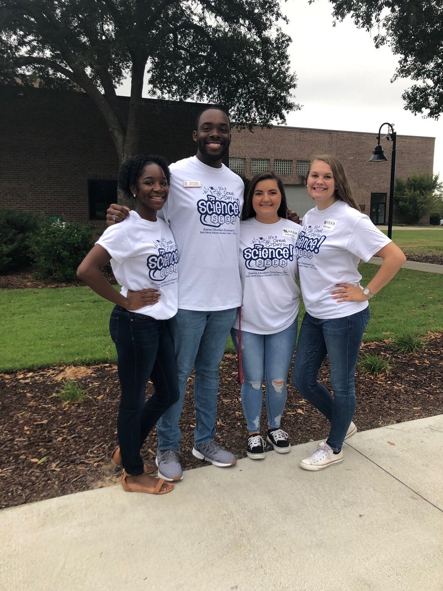 DeanJudyBeck's tweet photo. UofSc Aiken KDP members from the School of Education having a great time volunteering at SEED today. @kappadeltapi @USCAiken @usca_tfellows @RPSEC https://t.co/EWWQWFkmjC