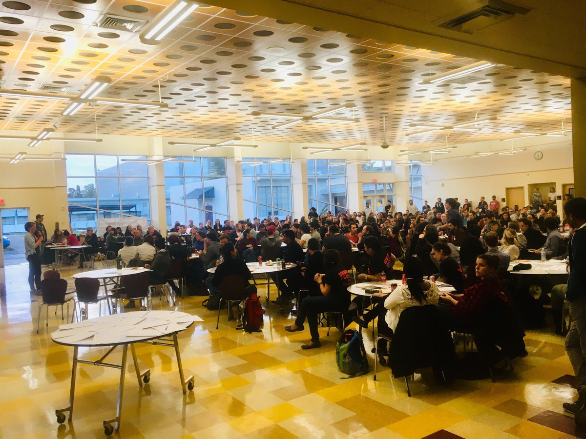 JustinFrancese's tweet photo. UO President Michael Schill is determined to gut the healthcare plan that our members have spent decades fighting for. We are strong and we will fight all the way for the fair contract we deserve. No cuts to healthcare, period. #NoCutsToCare #FairContractNow #gradsRAISEUO https://t.co/a4HsJrzkHB