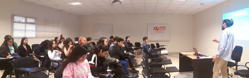 oajnuchaco's tweet photo. Esta mañana se realizó la capacitación para modelo de cámara de senadores en las oficinas de vialidad nacional.
 Los jóvenes se capacitaron y debatieron diversos temas como: funcionamiento del senado, defensa nacional, seguridad interior y narcotráfico. https://t.co/YFjXsT7Fa6