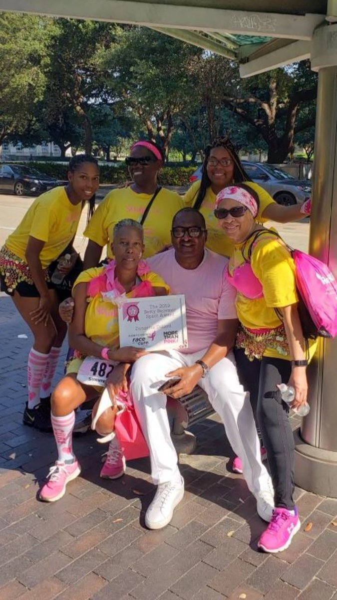 MathewKnowles's tweet photo. Had a great time out at the @komenhouston Race for the Cure! Loved meeting all the amazing breast cancer survivors. #mengetbreastcancertoo #earlydetection https://t.co/DPN3FGm9Zv