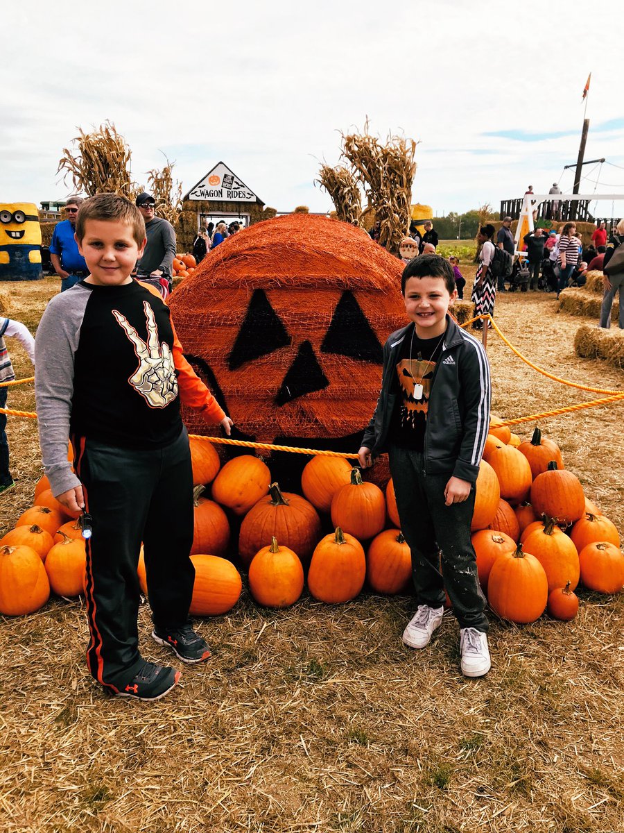 Erickascarfino3's tweet photo. @ThiesFarm ENJOYING THE DAY WITH BRITT🎃ALEXANDER🎃CARTER 🎃ARRON🎃 #October2019 #october #life #SaturdayVibes #familyfun #familyiseverything #family https://t.co/0ag9Tz75Ey
