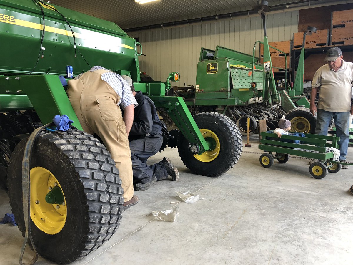 dietrich_ed's tweet photo. @AdamJPfeffer @WheatPete @paulvdietrich @FosterFarms_1 @ainleafarms VF tires don’t worry Adam ..... was a fun build ! Big thanks to all involved and those behind the scenes to make this happen! Driving farm reasearch for our members #ontag #MSCIA https://t.co/fOwEVXWsqz