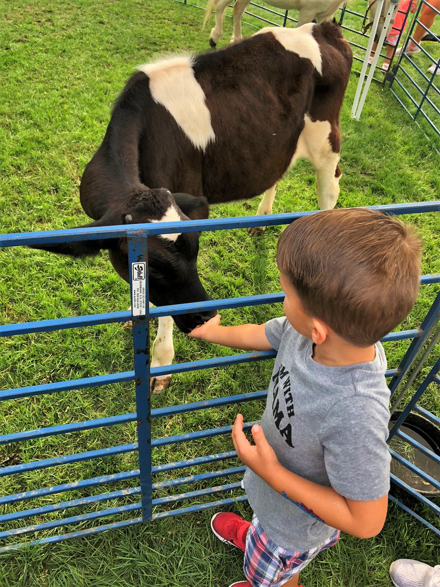 FishersIN's tweet photo. Enjoying #fallfun around #FishersIN this weekend? Share your photos using #AroundFishers for a chance to be featured in our next issue of #ThinkFishers Magazine! https://t.co/u3qbiIE7B2