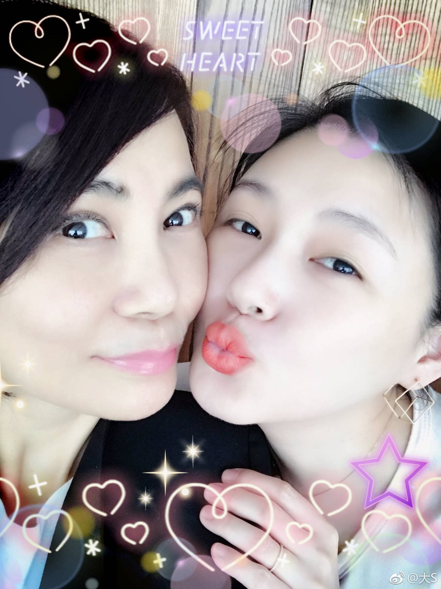 Reunited with the  #MeteorGarden founder and whom both  #JerryYan and  #BarbieHsu should be thankful for... Why were you both pouting with Angie Chai?!! 