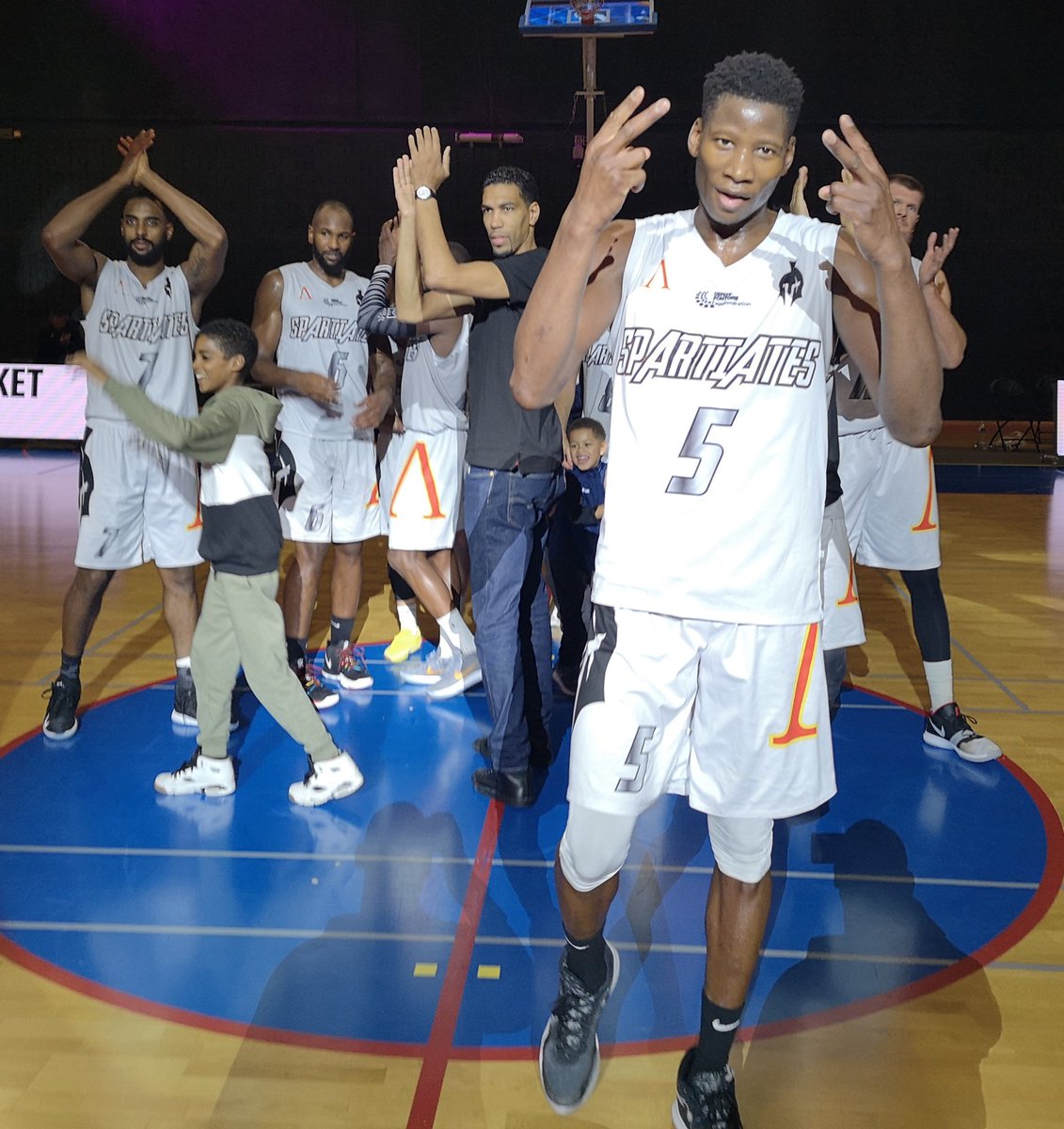 La réponse sur le terrain 🔥🔥

Les Spartiates s'imposent 107 à 81 face à Calais au terme d'un match de très haut niveau ⚔️

RDV dès samedi aux Maradas face à Longueau Amiens 👌

#GoSpartiates ⚫ ⚪