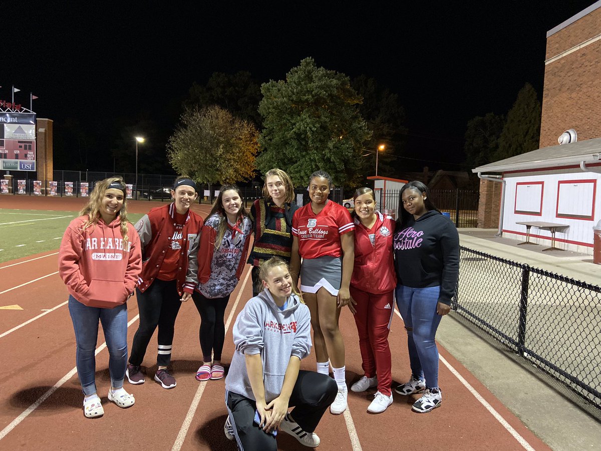 TommytheBulldog's tweet photo. Thanks 2 the girls Volleyball team 4 cleaning the stadium after @CentralBearsCHS @ReitzMemorial game  @BosseFootball @BosseCheer @BosseBulldogs @BosseHighSchool @BosseVolleyball @EVSC_Athletics @EVSCSuper @EVSC_Foundation @T_Beal @aarondhuff #BHS #BDN #keepbossefirst https://t.co/SdAimIMK8C