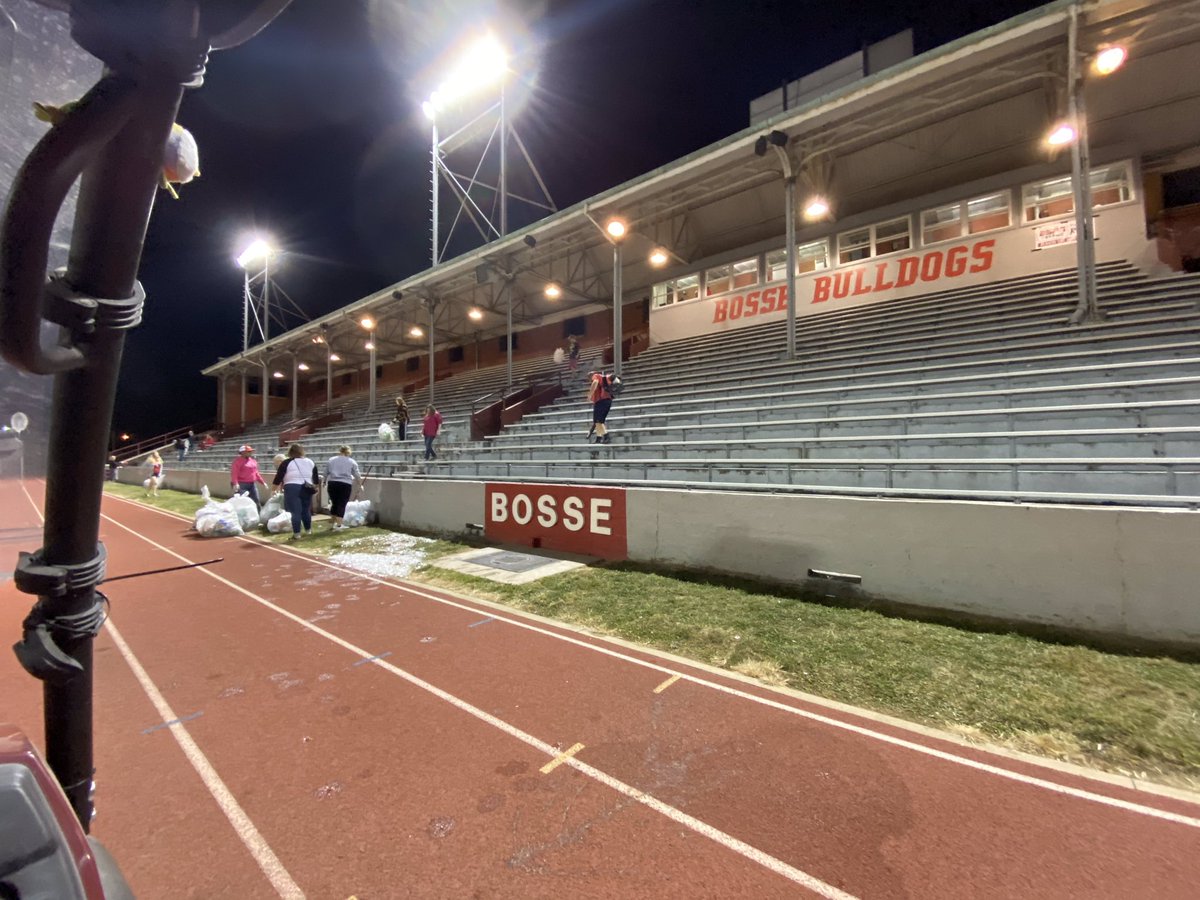 TommytheBulldog's tweet photo. Thanks 2 the girls Volleyball team 4 cleaning the stadium after @CentralBearsCHS @ReitzMemorial game  @BosseFootball @BosseCheer @BosseBulldogs @BosseHighSchool @BosseVolleyball @EVSC_Athletics @EVSCSuper @EVSC_Foundation @T_Beal @aarondhuff #BHS #BDN #keepbossefirst https://t.co/SdAimIMK8C