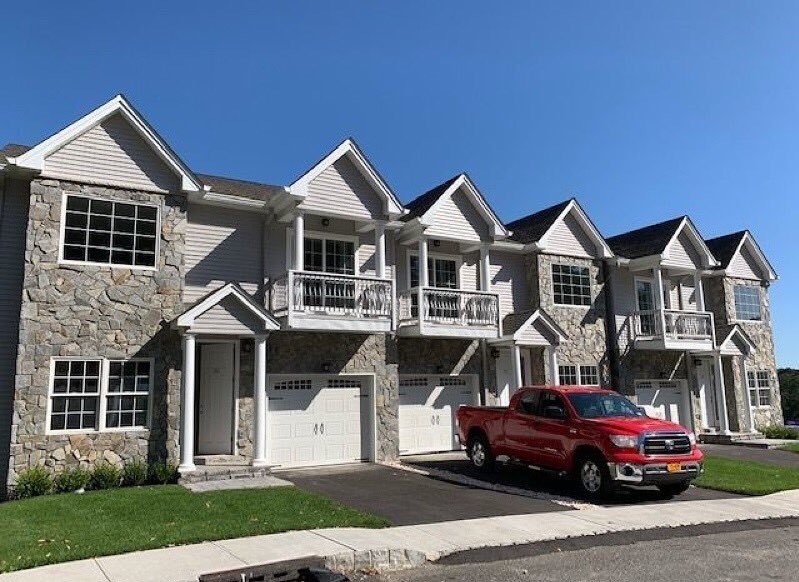 4everTodd's tweet photo. New Townhouse construction. Close to everything! ARGONNE WOODS. Butler NJ. Gorgeous finishes, 2 decks, back yard. So much more! Call 201-317-2520 https://t.co/iO0ctK1392