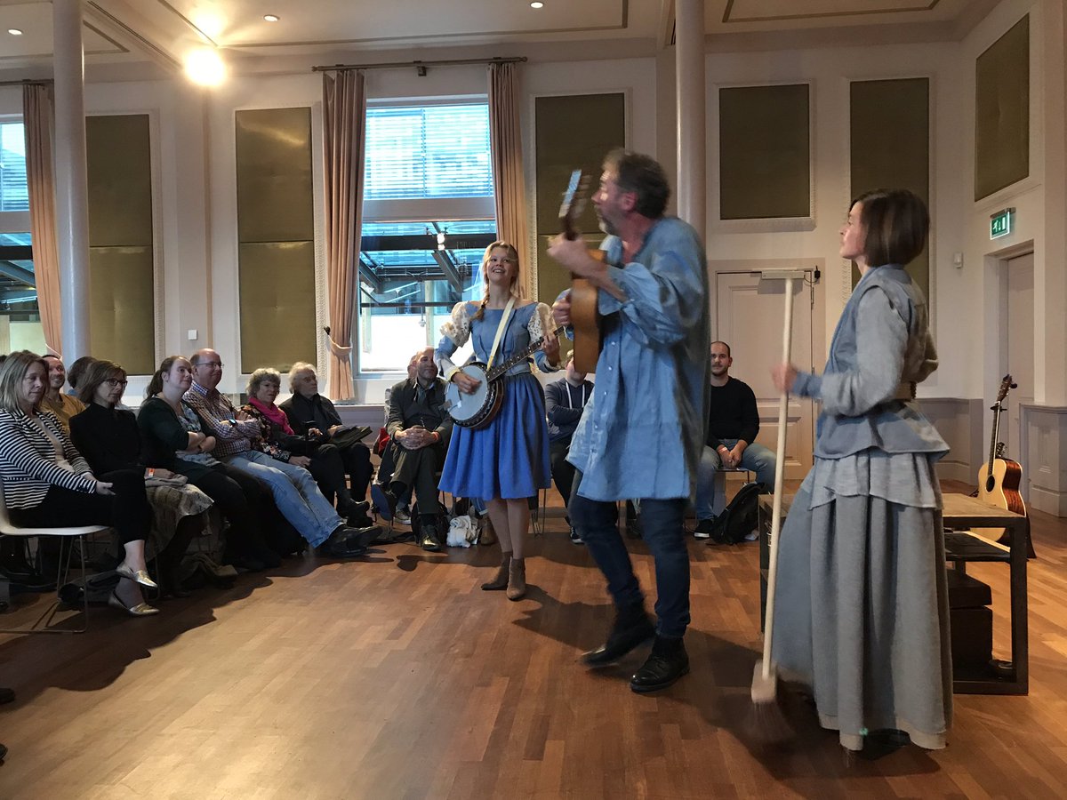 VeraWeterings's tweet photo. Wat heeft @TafelvanVijf weer een leuke voorstelling gemaakt, dit keer nav de 350ste sterfdag van Rembrandt over het leven van deze meesterschilder. #GF2019 #MvdG https://t.co/mipJ4vuDVU