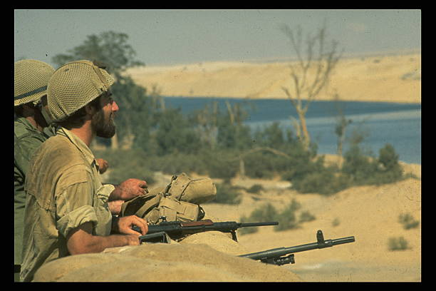 כוחות צה"ל בסיני ועל גדות התעלה.צילום: Genevieve Chauvel/Sygma/Sygma דרך Getty Imagesמקור תמונה 1:  https://media.gettyimages.com/photos/-picture-id591707922?k=6&m=591707922&s=612x612&w=0&h=MsZrvTPtb7JTQzgJPYqlkI8tVJUuuFZWSpMUL-mF_wk=מקור תמונה 2:  https://media.gettyimages.com/photos/-picture-id591657496?k=6&m=591657496&s=612x612&w=0&h=80OYgjEWLd3-r7L-dwXPx1IaVqB8CFbWgaavCs3Vp_A=מקור תמונה 3:  https://media.gettyimages.com/photos/-picture-id591734426?k=6&m=591734426&s=612x612&w=0&h=HgKkUcV2jk9OvKDGVracJay0nduDPGuPbAcLGzybfPE=