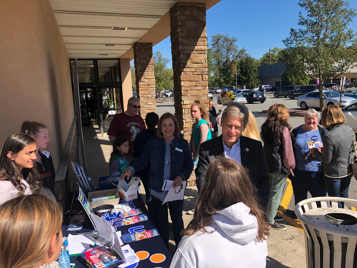 ..<a href="/CommInCrisis/">Community in Crisis</a> is uniting the community in fighting the #opioidcrisis, reducing the stigma of addiction and preventing overdose deaths. Tom stopped by their resource table in Basking Ridge today to meet with volunteers.