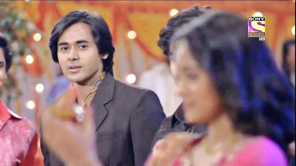 stargazer2406's tweet photo. When she fufilled his wish by wearing those bangles gifted by him and appreciated all his efforts π€§β€
#SamainaForever
#YehUnDinonKiBaatHai https://t.co/deM2vYNn7H