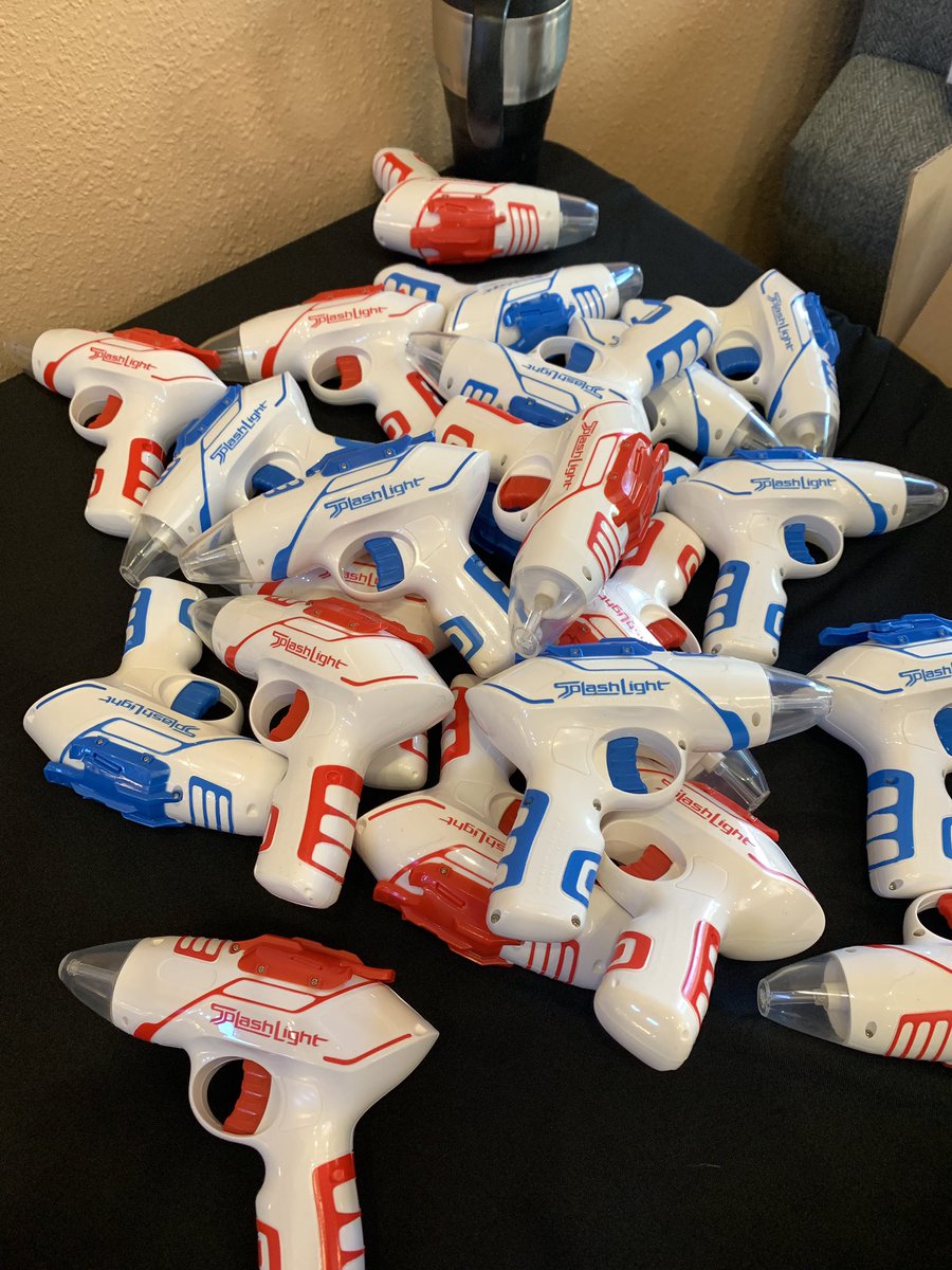 PursuingX's tweet photo. Some added fun at Disclosure Con. This year Doc has thrown these awesome ray guns into the mix. Squirt gun fight anyone? #raygun #disclosurecon https://t.co/6GYOE7m74I