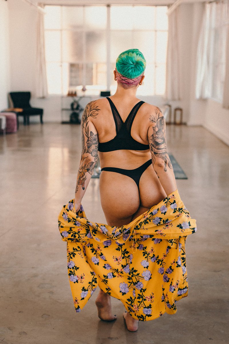 AustenMarieTV's tweet photo. 🍑
@ItsJustSkin_ https://t.co/MQ2NR3ePWj