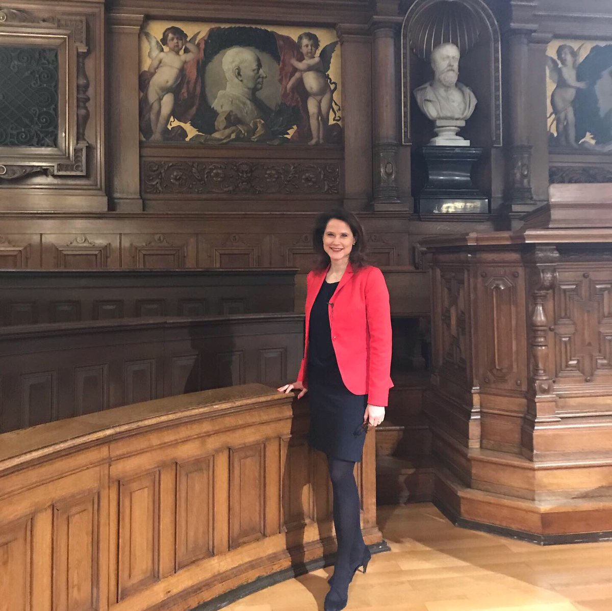 SuHoRoma's tweet photo. Das war klasse: In #Heidelberg durfte ich von der Stipendiateninitiative der @KASonline „Deutschland. Das nächste Kapitel?“ moderieren. Eine spannende Debatte mit EU-Rechtswissenschaftlerin #ChristaTobler @UniBasel u Dietmar Preißler #HausderGeschichte #hat19 #hattradition https://t.co/2zAG4nTGSi