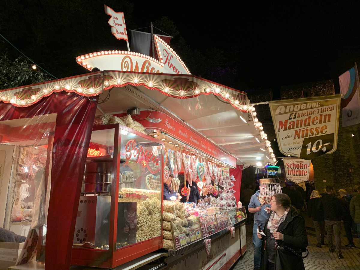 derdino's tweet photo. #Rotweinfest in #Ingelheim https://t.co/9Eiemah8MA