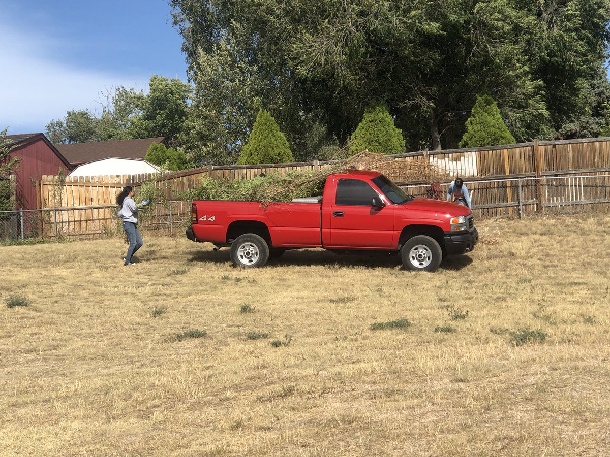CentennialHSD2's tweet image. #CityServe Day at CES!  Thanks to @_COSiloveyou_ #SolidRock Church and all volunteers for helping beautify our grounds!  @HarrisonSDTwo