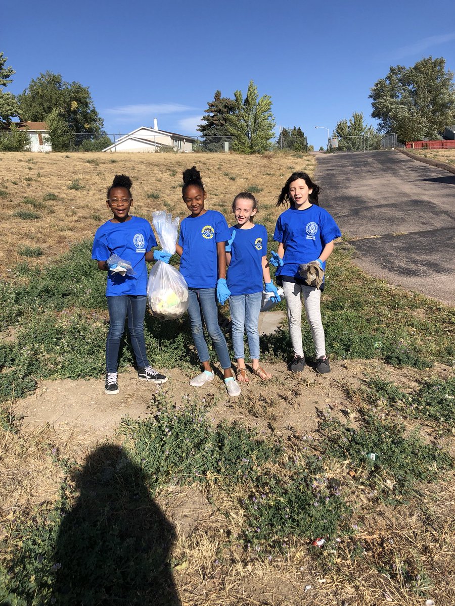 CentennialHSD2's tweet image. #CityServe Day at CES!  Thanks to @_COSiloveyou_ #SolidRock Church and all volunteers for helping beautify our grounds!  @HarrisonSDTwo
