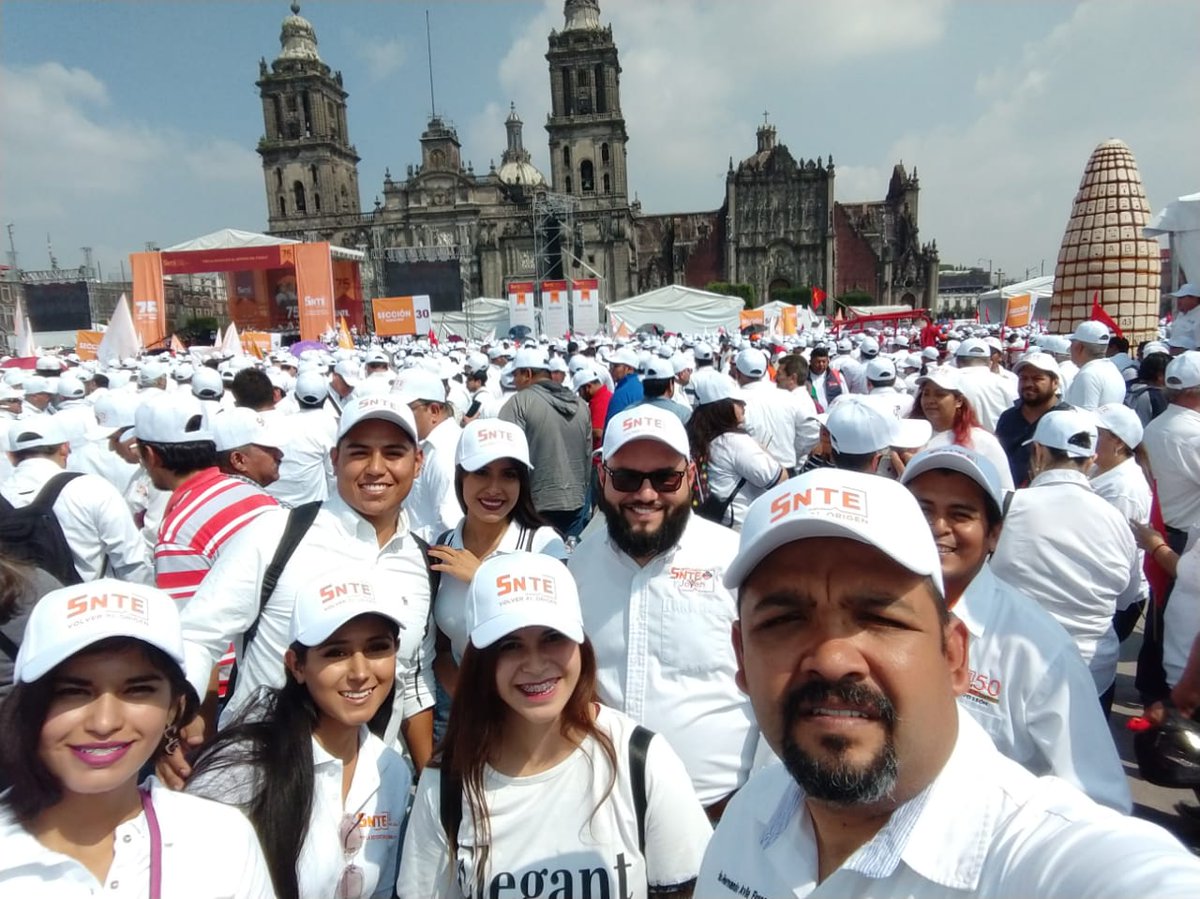 75 Aniversario del #SNTE, #SNTEJoven presente 👩🏻‍🏫👨🏻‍🏫
#Snte75Años