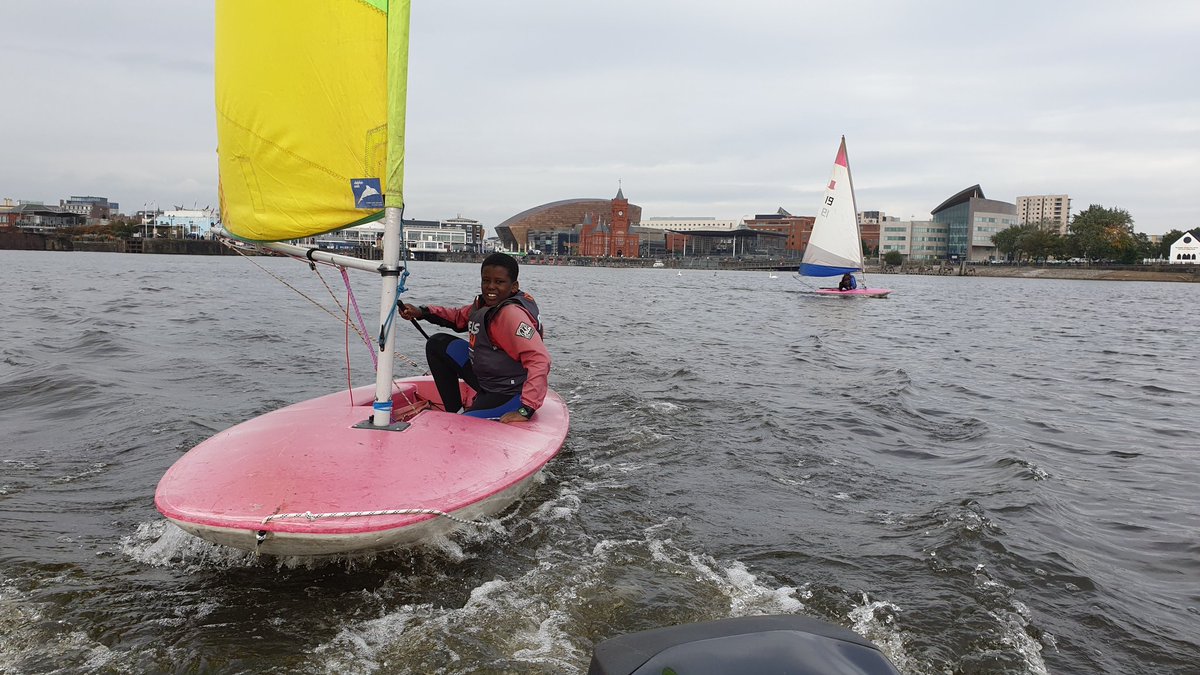 CardiffSC's tweet photo. We've had a great time over the last few weeks with #WomenConnectFirst doing their #RYA Stage 1 courtesy of @1851Trust Rebels Sailing with @INEOSTEAMUK .
Perfect conditions today to consolidate their skills, and 1 session left to get their certificate.
#RebelsSailingCardiff https://t.co/ltTbFCtug6