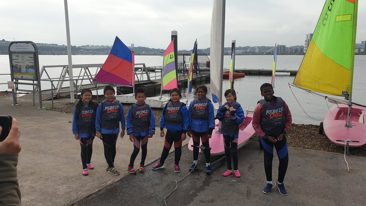 CardiffSC's tweet photo. We've had a great time over the last few weeks with #WomenConnectFirst doing their #RYA Stage 1 courtesy of @1851Trust Rebels Sailing with @INEOSTEAMUK .
Perfect conditions today to consolidate their skills, and 1 session left to get their certificate.
#RebelsSailingCardiff https://t.co/ltTbFCtug6