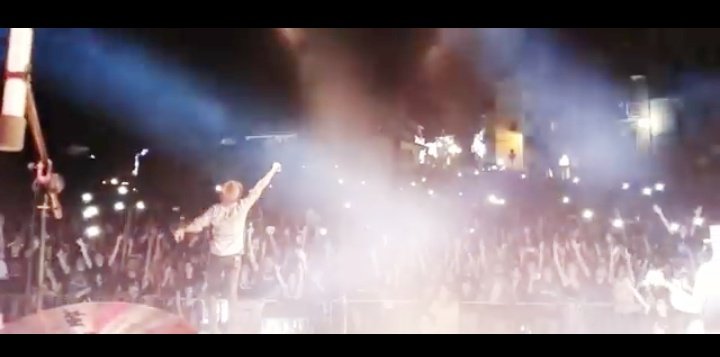 OttaSSat8's tweet image. #FabrizioMoro videoclip #PerMe
💔💘💞
"🎷🎷"

Gli occhi 😭💔

(Immagini dal videoclip del verso citato rese più chiare)

646.000 visualizzazioni su YouTube YouTube giorno 23
💪💪