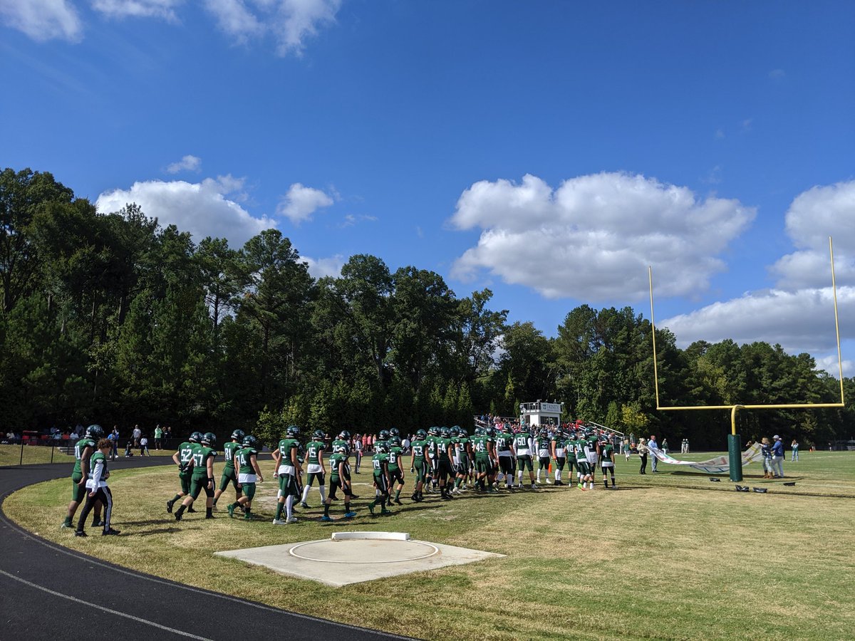 TES_Athletics's tweet photo. Titans take the field! Kick off in under ten minutes! Let's go Titans! #titanfootball #trinityreunion https://t.co/yAWpLfSn9x