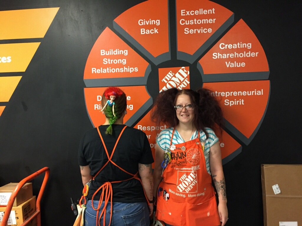 ashley_holt89's tweet photo. #crazyhairday #wekillinit #423 https://t.co/YBmyVIdEBA