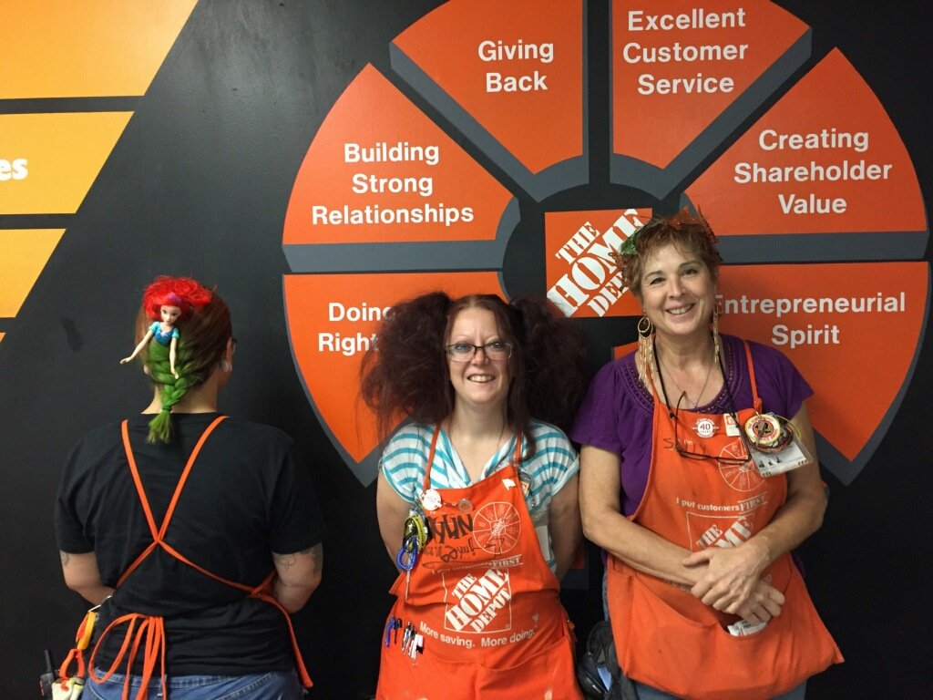 ashley_holt89's tweet photo. #crazyhairday #wekillinit #423 https://t.co/YBmyVIdEBA
