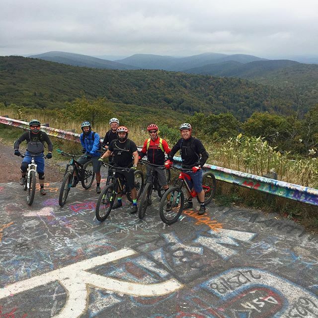 Todays shuttle crew dropping in off Reddish knob! Call the shop to book your shuttle any day! #mtb #shuttles #bikeshop ift.tt/338dKhb