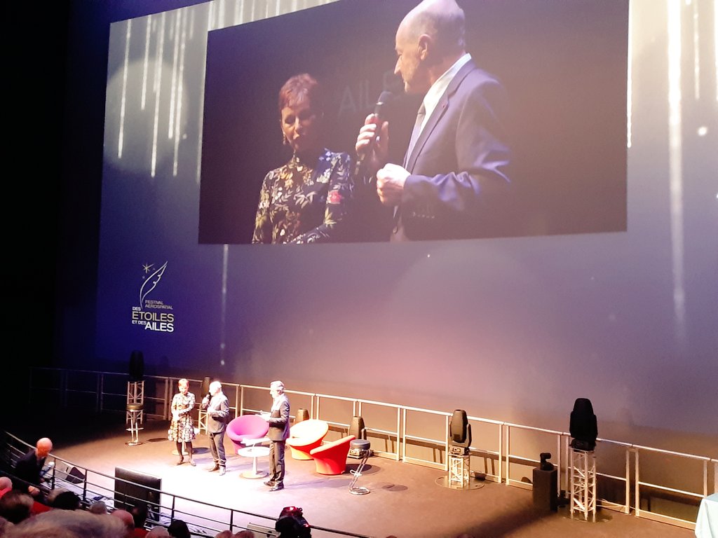 CiteEspace's tweet photo. 🎉Pr sa soirée de gala le festival Des Etoiles🌟 et des Ailes ✈ fête les 50 ans du 1er vol Concorde, du 1er pas de l'homme sur la🌙 et les 10 ans de la Fondation #SaintExupéry pour la Jeunesse. 
➡️Pr continuer à vivre le festival c'est demain de 10h à 18h ! https://t.co/NNF6DK5noH