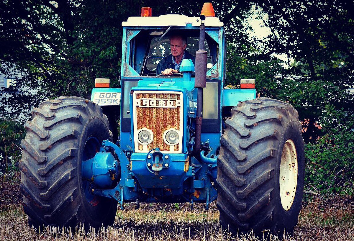 farmphotodorset's tweet photo. Wouldn’t want to be paying for the boots on this bad boy! #countytractor  #fordtractor #modernclassictractor #floatationtyres #farmphoto #classictractor #farm #farmmachinery #backbritishfarming #clubhectare @sopleyfarm @jointploughing @clubhectare2211 @NFUCountryside https://t.co/QNs61zR0Qp