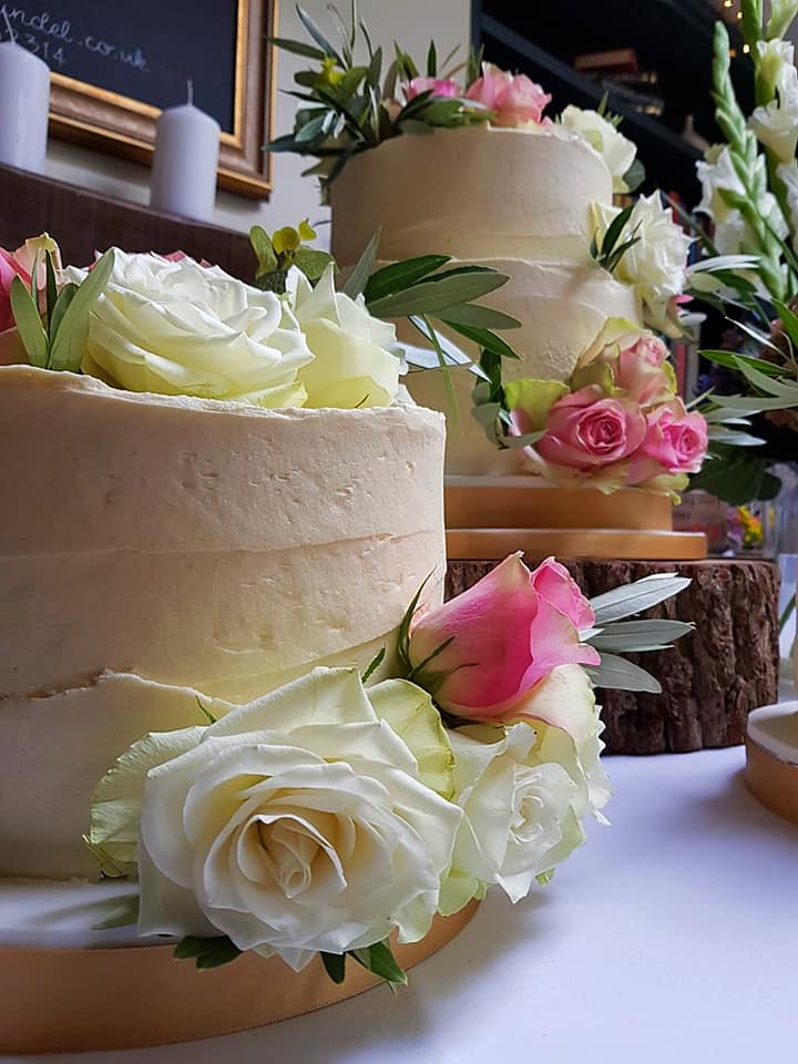 cake. (@cake_sussex) on Twitter photo Lemon drizzle #wedding cakes, deliciously smothered with lemon curd butter icing and finished with gorgeous fresh roses.
These three looked fantastic set up on the #cake table at <a href="/SwanArundel/">Swan Hotel, Arundel</a> last week 👌🏼
#Shoreham #Brighton #WeddingHour Lemon drizzle #wedding cakes, deliciously smothered with lemon curd butter icing and finished with gorgeous fresh roses.
These three looked fantastic set up on the #cake table at <a href="/SwanArundel/">Swan Hotel, Arundel</a> last week 👌🏼
#Shoreham #Brighton #WeddingHour