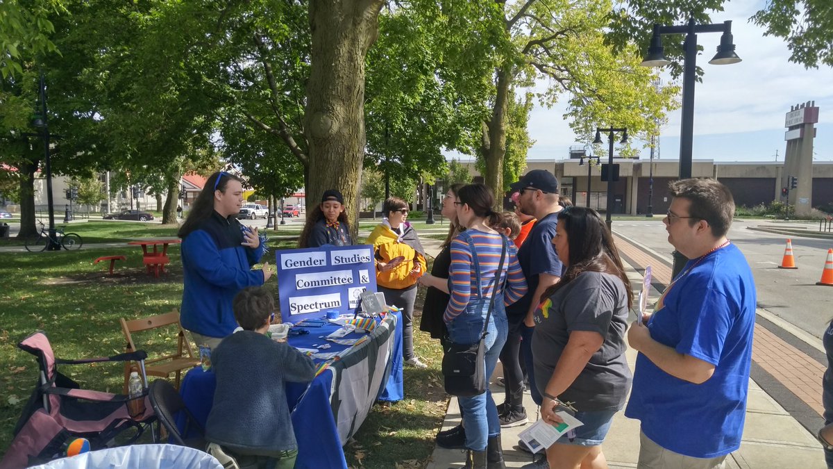 proflauradean's tweet photo. People lining up to talk to our @MillikinU students about their student organization Spectrum and Gender Studies....so nice when they don't really need our help at all! #DecaturPride https://t.co/GRTI5f8Kll