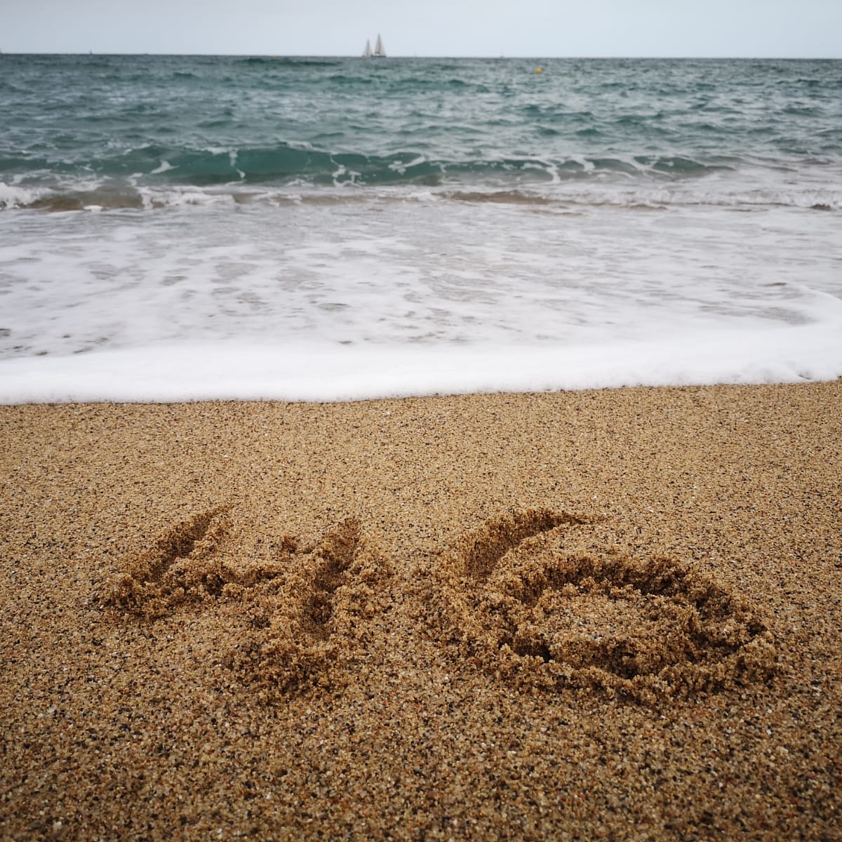 YoliLondon's tweet photo. I have spent a lovely day in the best company celebrating that my sis @crissbcn and I are one year wiser 😉 #Happy46 #HappyBirthdayToUs #BirthdayWeekend #MissTheBeach #Barcelona #FamilyTime https://t.co/IfzzmIR584 https://t.co/4QvouyAMch