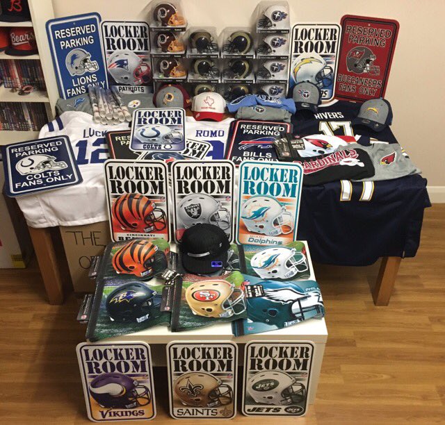 clairedabear85's tweet photo. I only need 25 new followers @clairedabear85 to get to 9800 followers. I’m definitely worth it. As I still have EPIC #SWAG to #giveaway for EVERY #NFL team. Open 2 fans worldwide. Some HUGE SIGNED ITEM HOFers, Big Stars of the Past, Current Players, Rookie &amp; Super Bowl Winners. https://t.co/szKm3JmUko