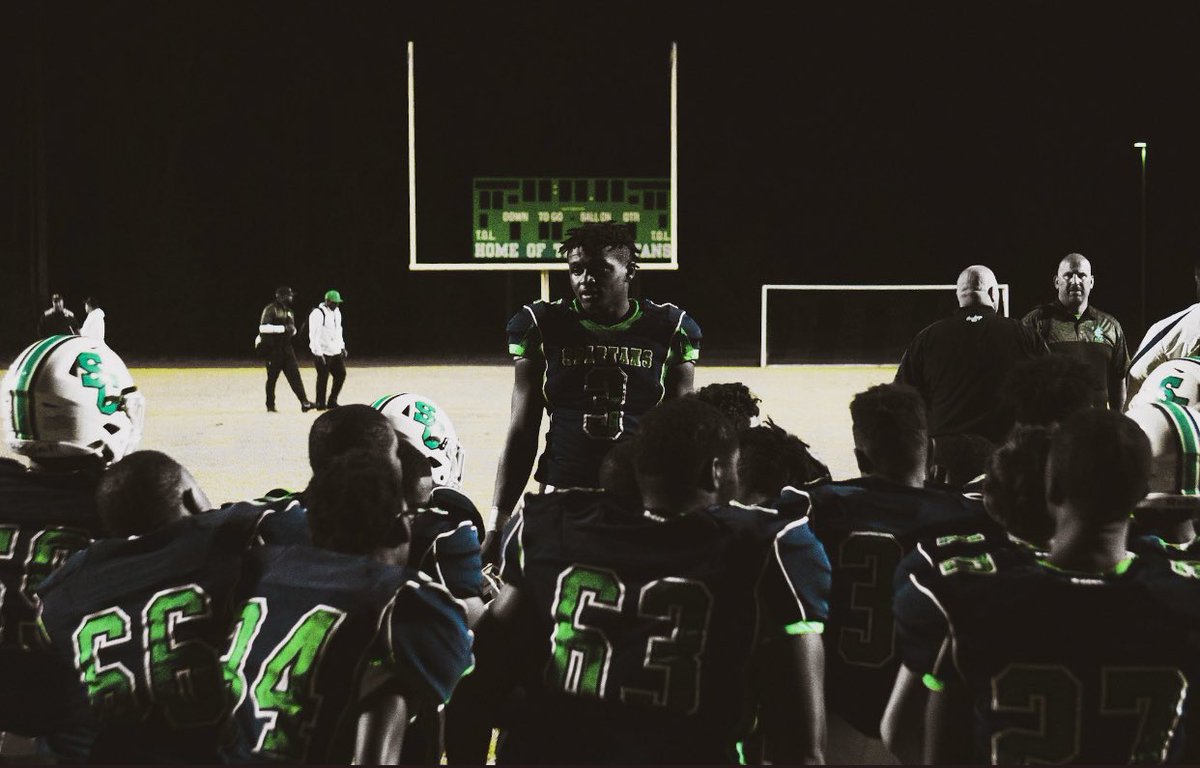 NikkiBJaxx417's tweet photo. Thanks so much for the amazing photos of @ogscrappy via Aunt Amy! I see iron sharpening iron by cousins on that last pic. Love our boys. #SpartanSeniorNight #3isMine #2020 #ScholarATH  #SMAC  #SpartansVsHurricanes #GOTW #BigScrap https://t.co/AHZ2KBv2AX