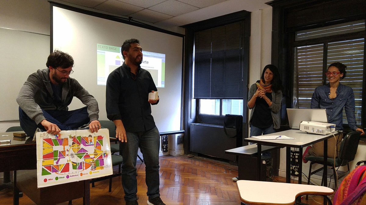 FAlbarello's tweet photo. #VinculArte trabaja contenidos de la Educación Sexual Integral a partir de un juego de mesa pedagógico para jugar en grupos sobre vinculos @EDUCACION_UNSAM #Transmediando #MaestriaUNSAM @FerrarelliM https://t.co/SKoYWI0PWC