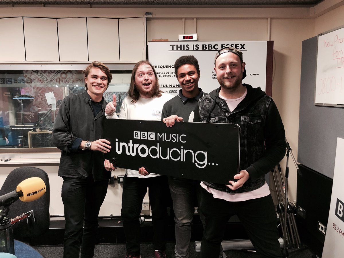 Until 9pm we are playing a thick slice of unsigned #Essex music. <a href="/olliewb/">Ollie</a> has <a href="/romapalaceband/">Roma Palace</a> in session tonight 🤘🏻